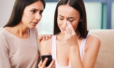 5 Ways to Help Your Teen Navigate Social Media During a Breakup