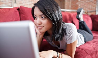 Should You Allow Your Teen to Date Online?