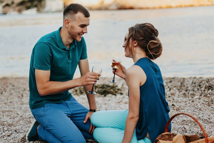 Best 7 Things You Shouldn’t Talk About on a First Date - Mindlor